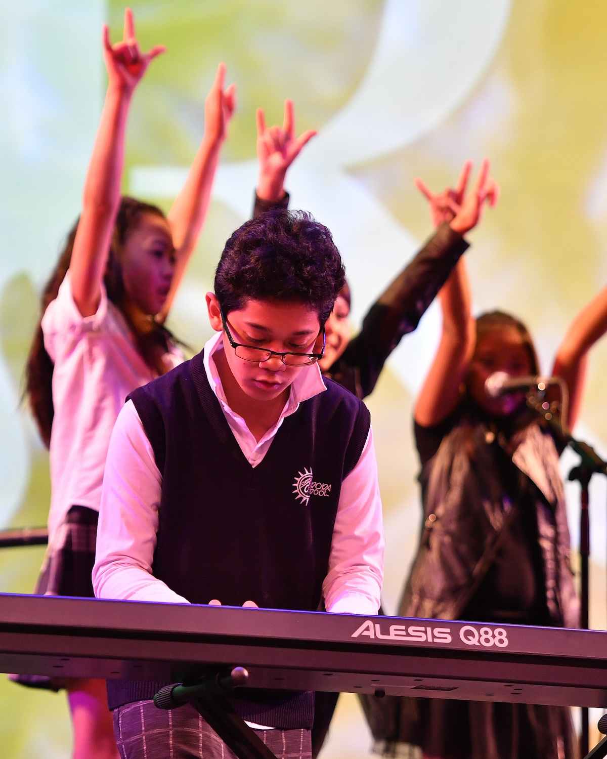 Student performing on keyboard at a Resonate event
